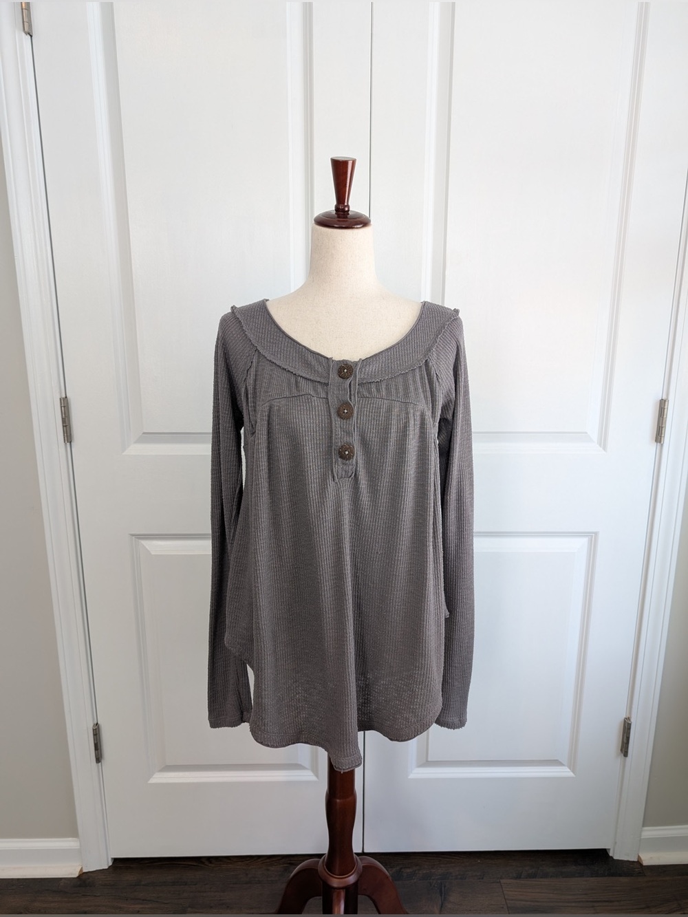 Free People We The Free Must Have Long Sleeve Waffle-Knit Henley Sz Small Gray